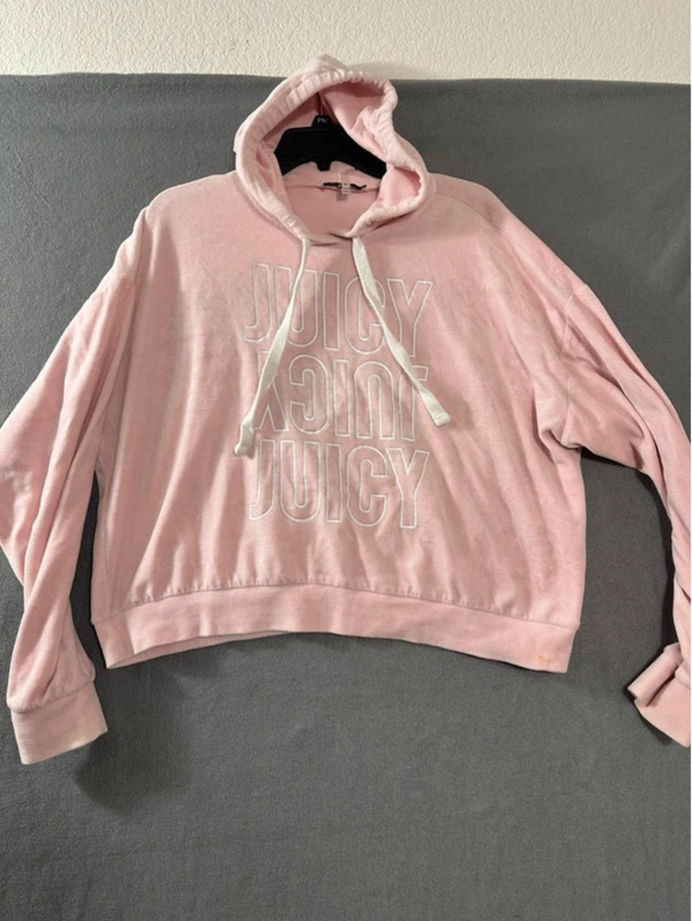 Juicy Couture Women’s Medium Pink Hoodie Sweatshirt Logo Pullover Y2K Style
